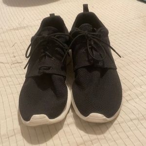 Gently worn Nike roshe
